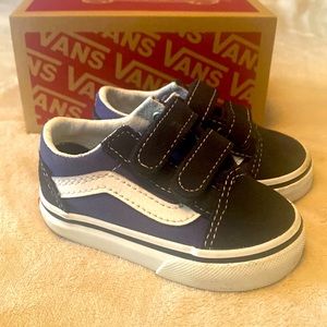 Toddler Vans size 4 worn 2x 🖤💙